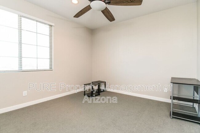 Building Photo - 513 E Yellowstone Pl