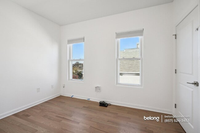 Building Photo - 77 Byron St