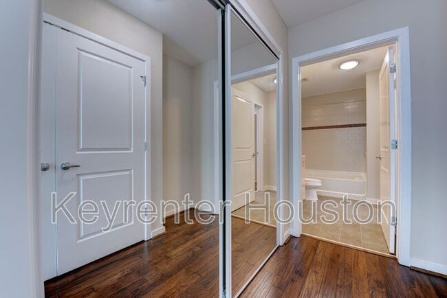 Building Photo - 5925 Almeda Rd