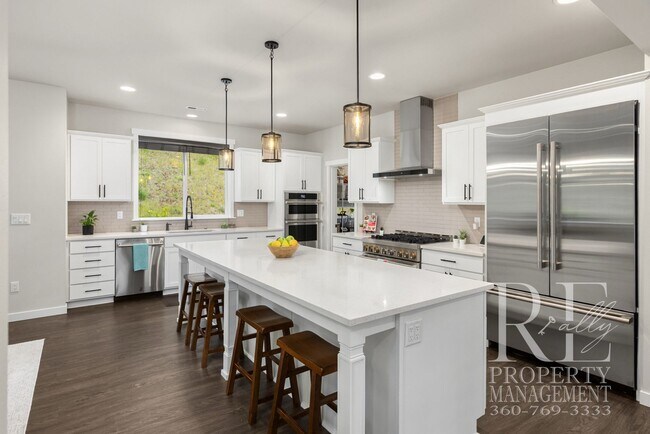 Building Photo - 1762 NE Crystallia Ct