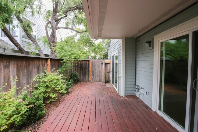 Building Photo - Harbor Bay Alameda Townhouse In Brittany B...