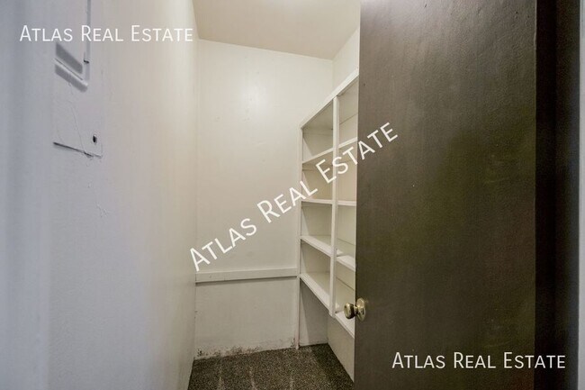 Building Photo - Cozy 1 Bedroom, 1 Bathroom | New Paint | O...
