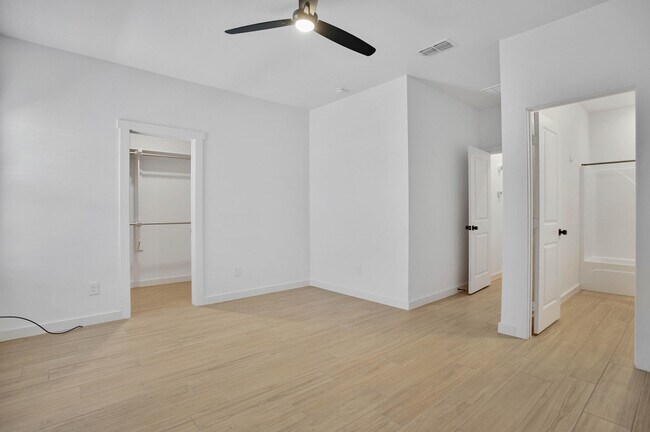 Building Photo - 5806 Virginia Ave