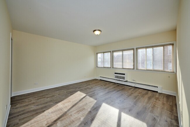 Building Photo - 2411 W Fargo Ave