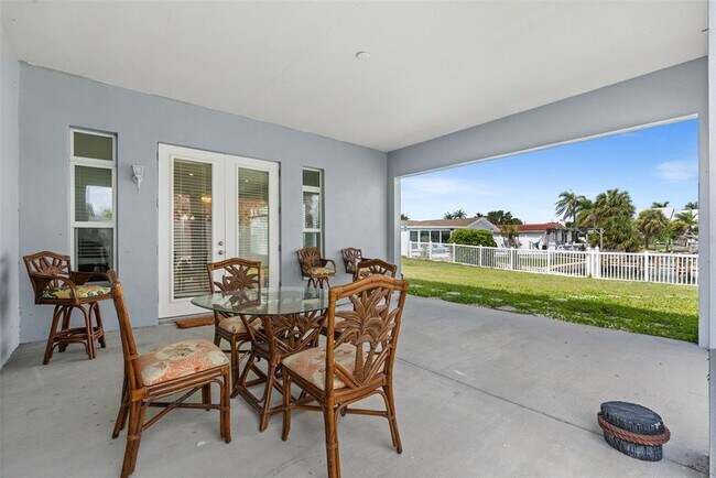 Building Photo - 710 116th Ave