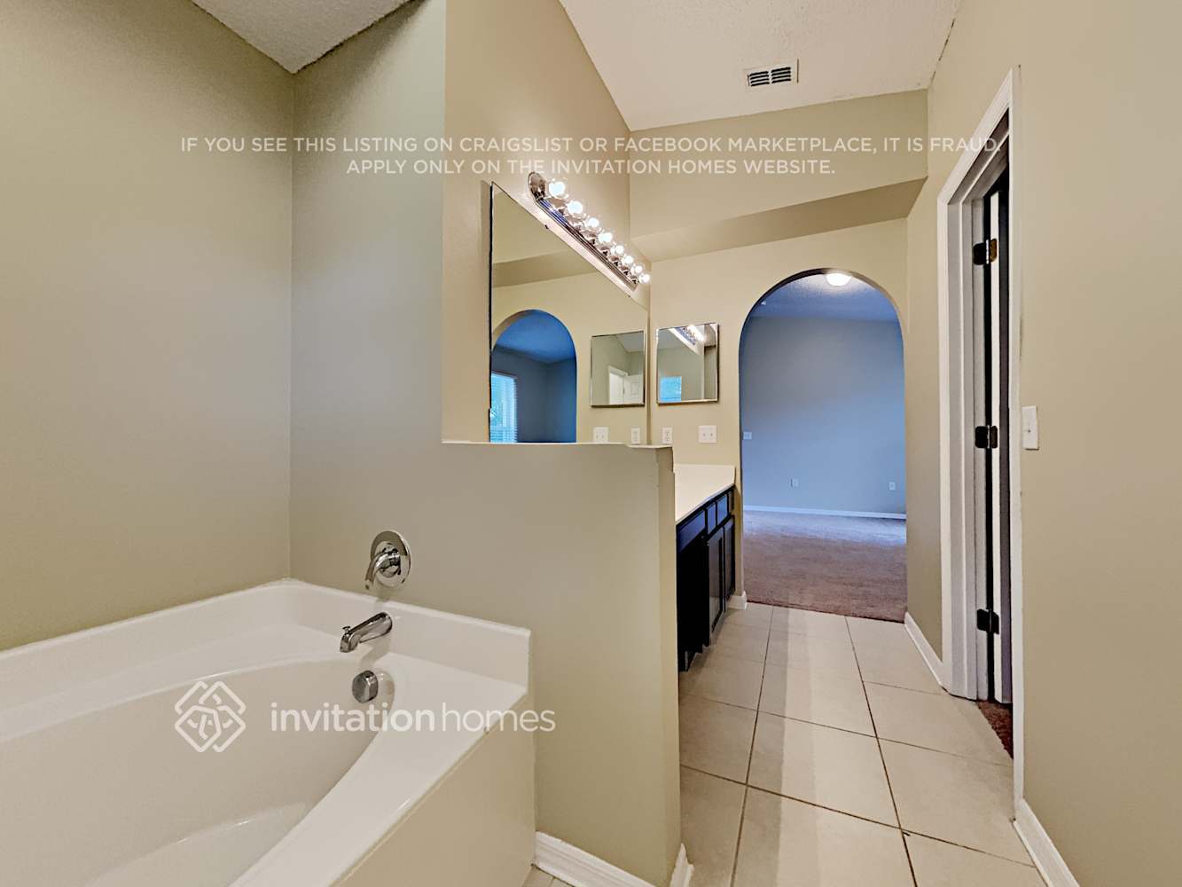 Building Photo - 1710 W Marshall Lake Dr