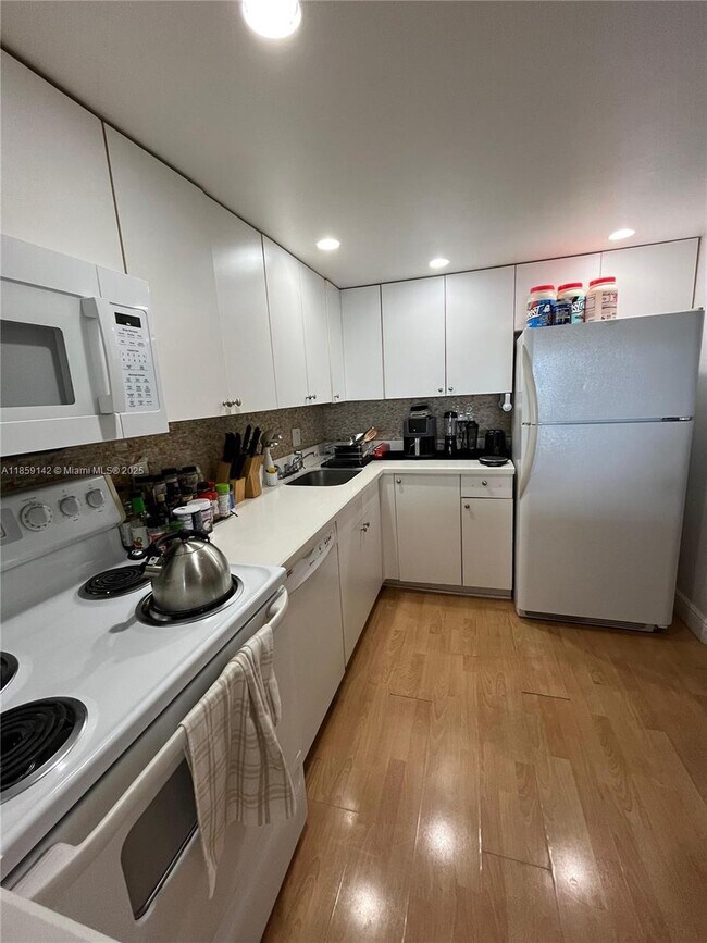 Building Photo - 13499 Biscayne Blvd