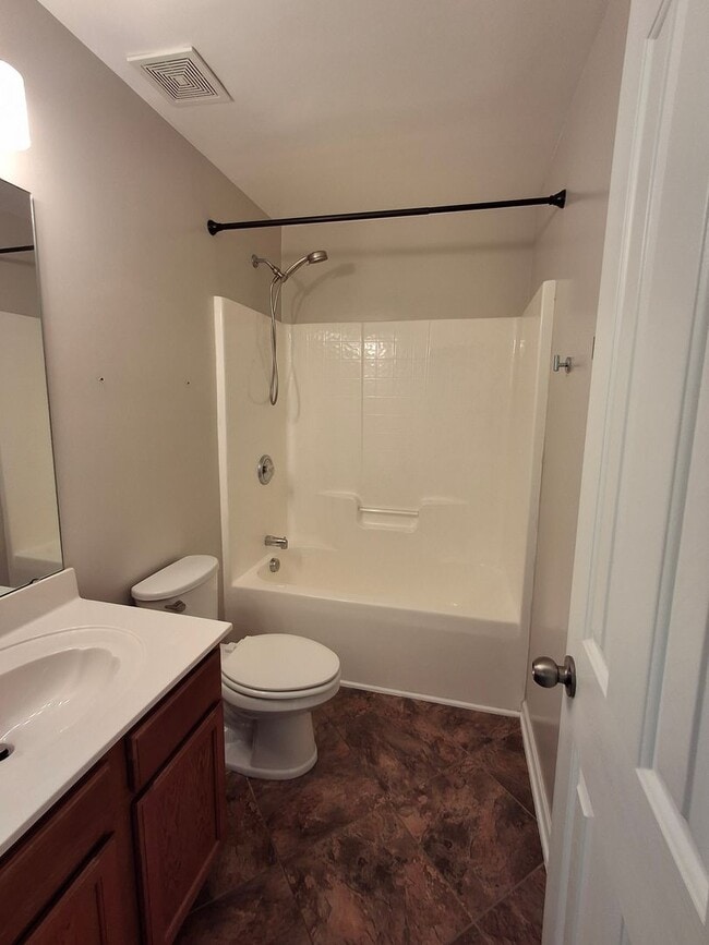 Building Photo - Beautiful 3-Bedroom Home with Bonus Room i...