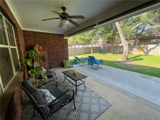 Building Photo - 501 King Eider Ln