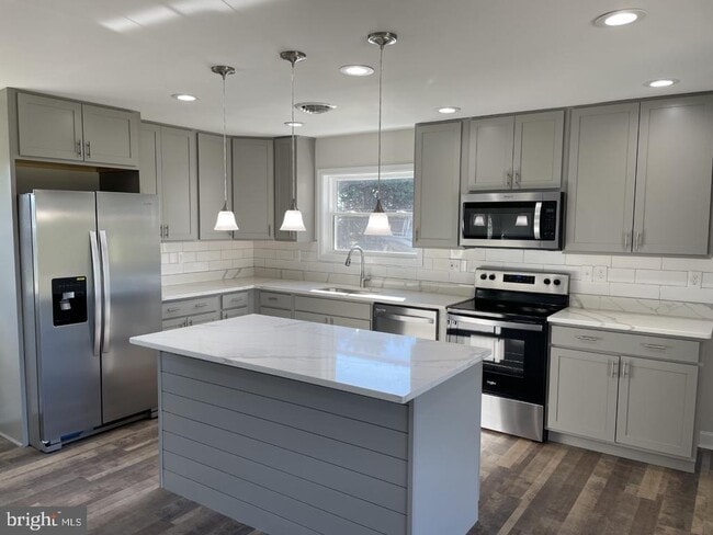 Building Photo - 1213 Old Love Point Rd