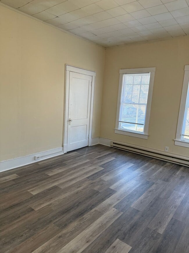 Building Photo - Historic Highland Charm – Beautifully Refurbished Upstairs Unit for Lease