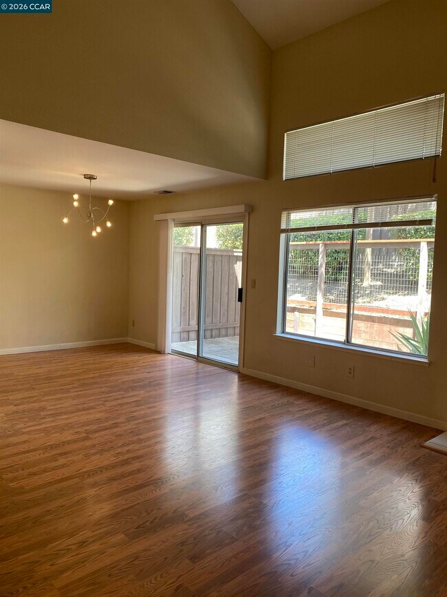Building Photo - 4324 Conejo Dr