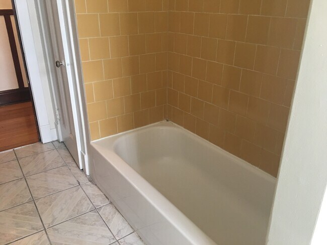 Building Photo - 5933 W Midway Park