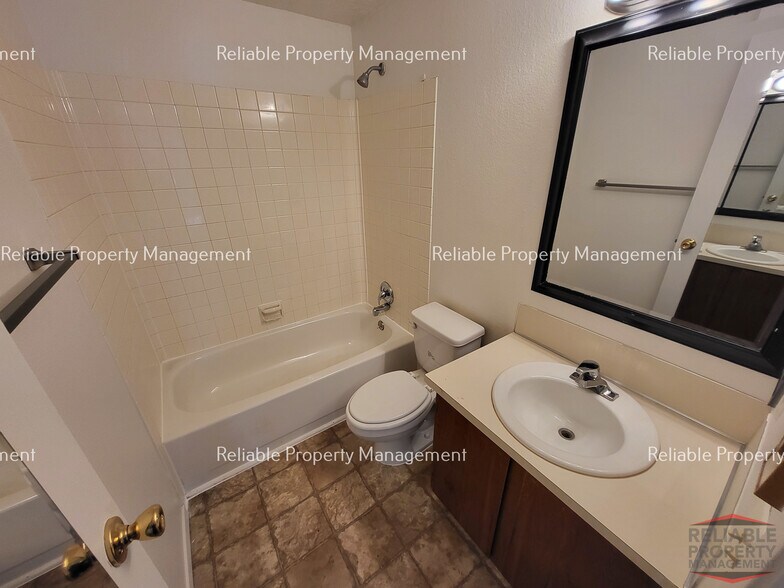 Building Photo - 737 Cleveland St