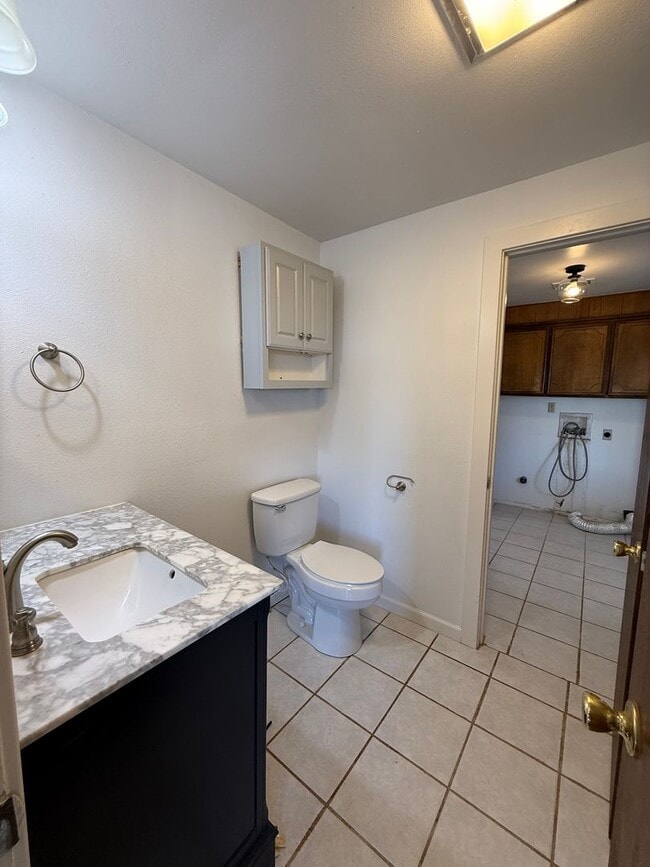 Building Photo - Spacious 2 Bedroom on 1 Arce -Texico Schools