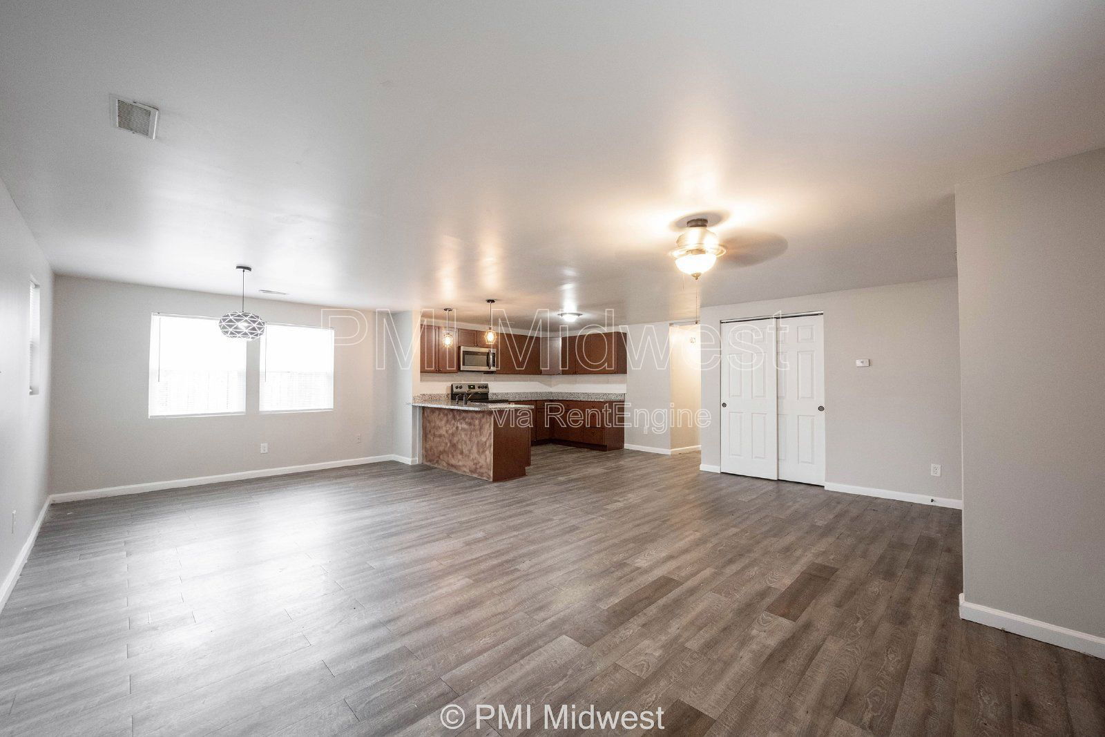 Building Photo - 955 N Traub Ave