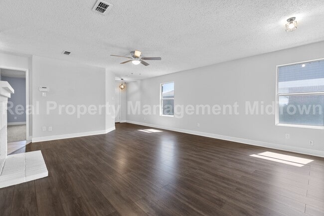 Building Photo - 1014 Mazourka Dr