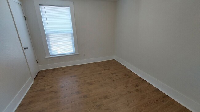 Building Photo - 3217 Hoyt Ave