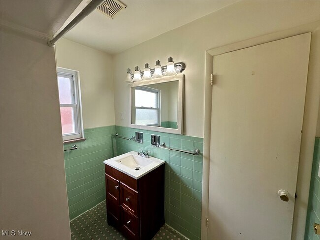 Building Photo - 114 Greencrest Terrace
