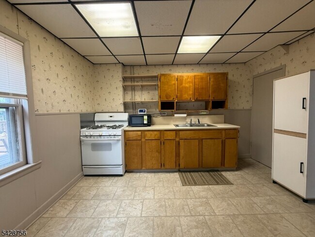 Building Photo - 23 E Hanover Ave