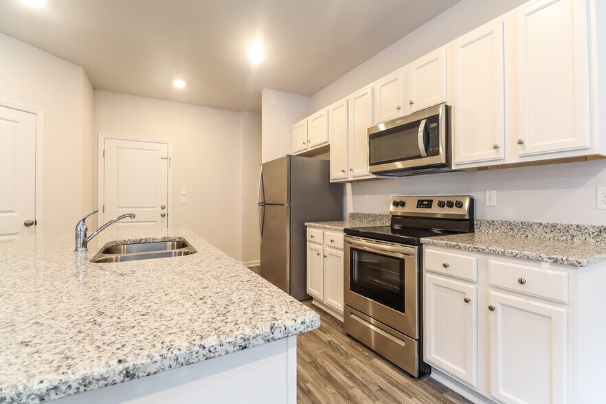Building Photo - 151 Hamilton Pointe Dr