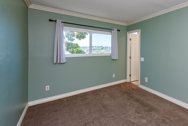 Building Photo - Cozy Garden Cottage Home for Rent