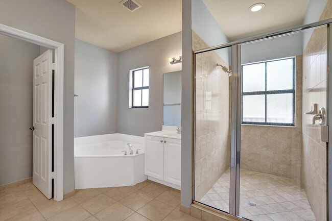 Building Photo - 6105 Grand Cypress Cir W