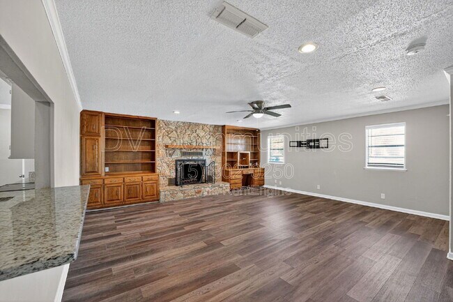 Building Photo - 936 N Las Vegas Trail