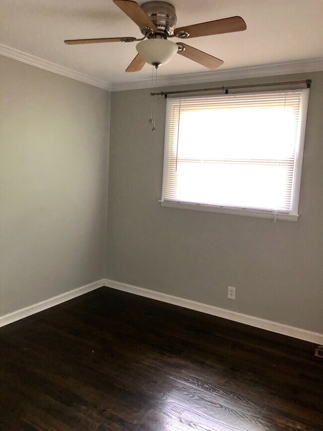 Building Photo - Cleveland Park Renovation!  Walking Distan...