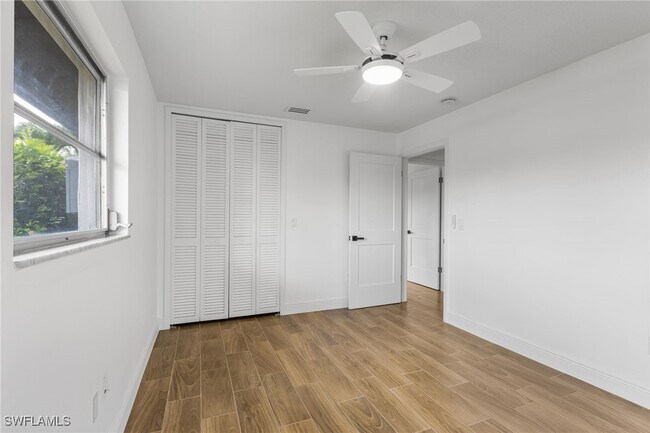 Building Photo - 1041 N Waterway Dr