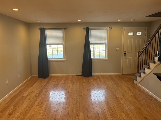 Building Photo - 453 Turnpike St