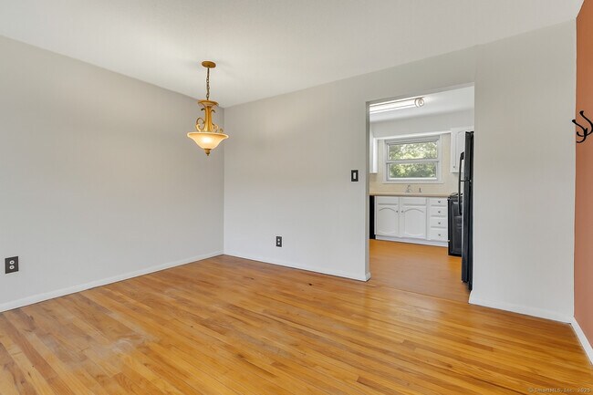 Building Photo - 476 Oak Ave