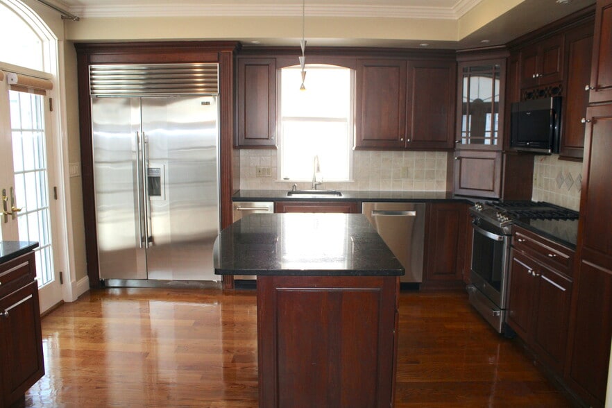 Primary Photo - 33 Franklin St