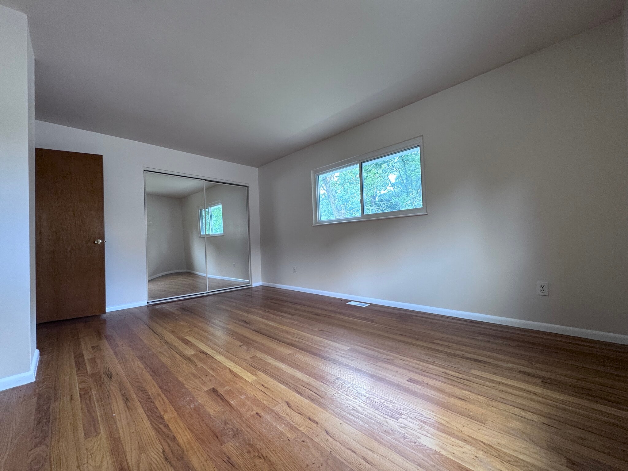 Building Photo - 5589 Goldenrod Dr