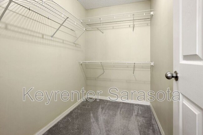 Building Photo - 5700 Bentgrass Dr