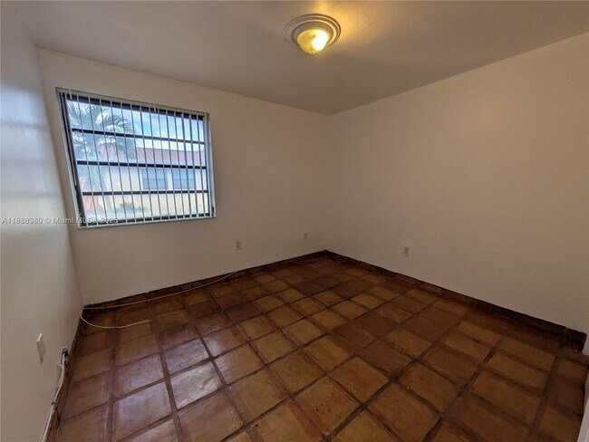 Building Photo - 3811 SW 82nd Ave