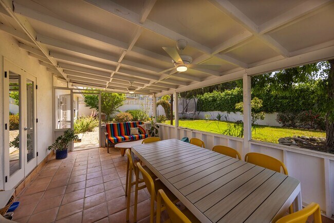 Building Photo - Oak View 3 bedroom 2 bath