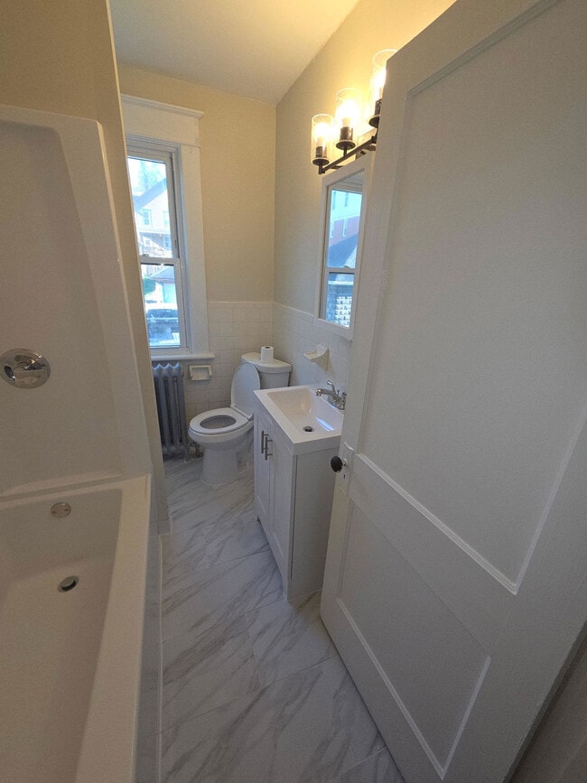 Building Photo - 550-548 Ferndale Ave