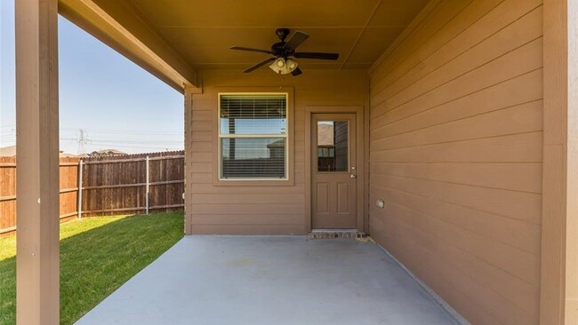 Building Photo - 1000 Meadow Scape Dr