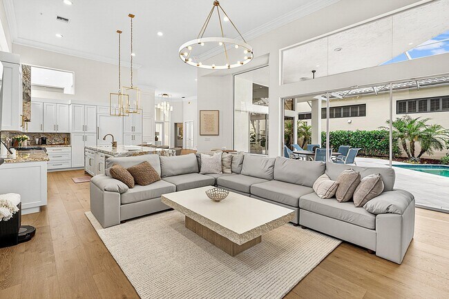 Building Photo - 1128 Crystal Dr