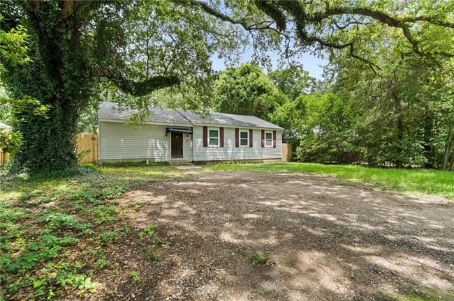 Building Photo - 105 Village Cir W