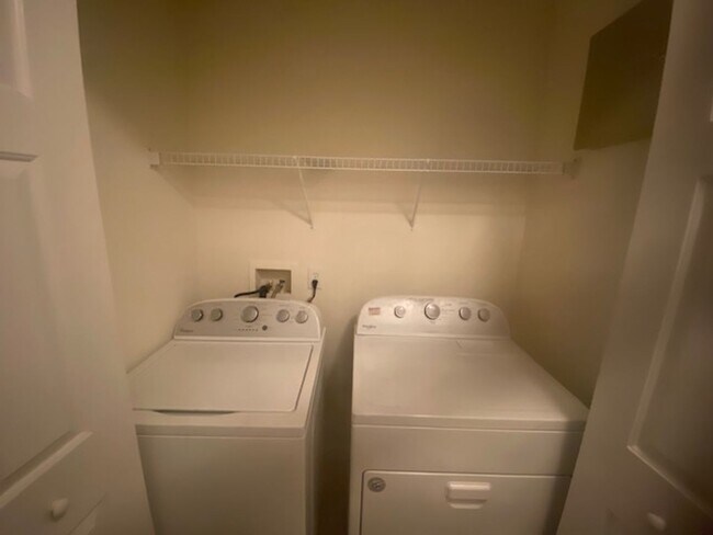 Building Photo - Spacious 3-Bedroom Home with Loft & Large Backyard!