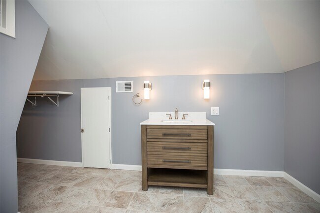 Building Photo - 1202 Birdsall St