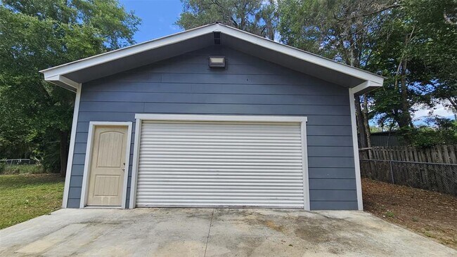 Building Photo - 36850 Haynes Rd