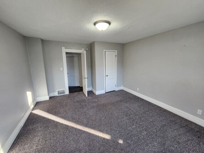 Building Photo - 4 bedroom house