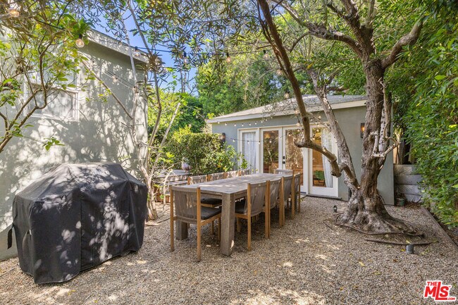 Building Photo - 3954 Redwood Ave