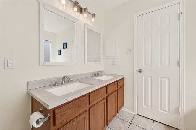 Building Photo - 3807 Brook Garden Ln