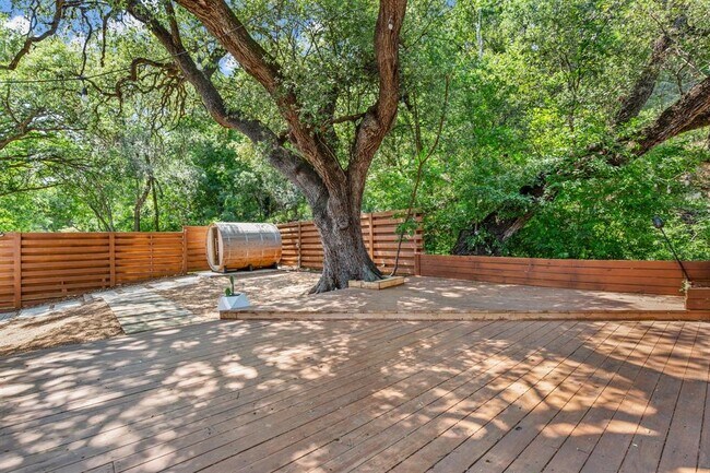 Building Photo - 2810 Oak Springs Dr