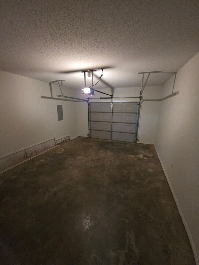 Building Photo - 817-825 West 12th St.