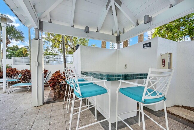 Building Photo - 401 SW 4th Ave